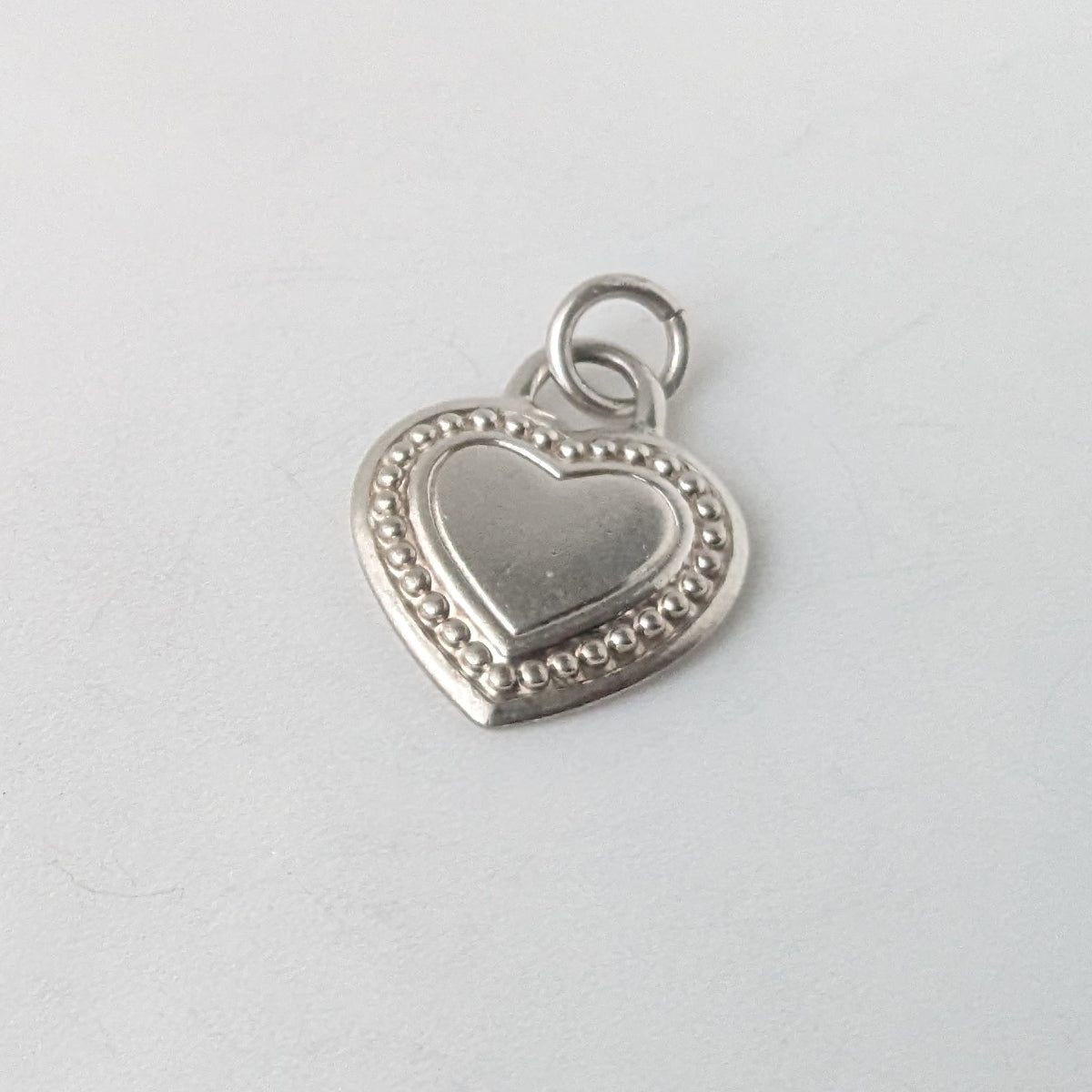 イギリス製 ヴィンテージシルバー天使のチャーム ビンテージカレッジ